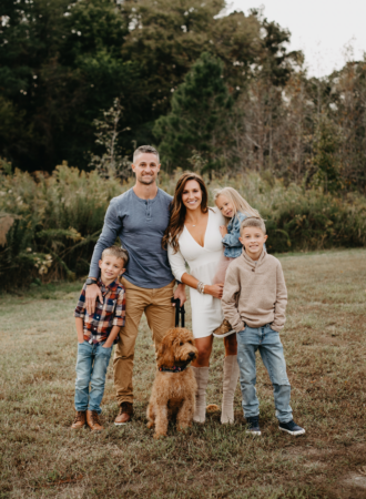 Fall Family Photo Outfits, what to wear for your fall family photos.